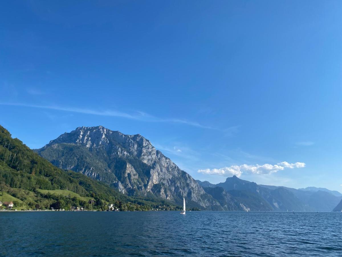 Ferienhaeuschen Am Traunsee Mit Tretboot Zur Freien Nutzung Am Badeplatz Altmuenster Luaran gambar