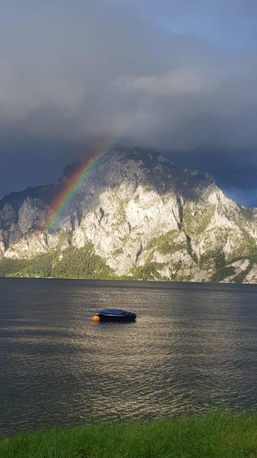 Ferienhaeuschen Am Traunsee Mit Tretboot Zur Freien Nutzung Am Badeplatz Altmuenster Luaran gambar